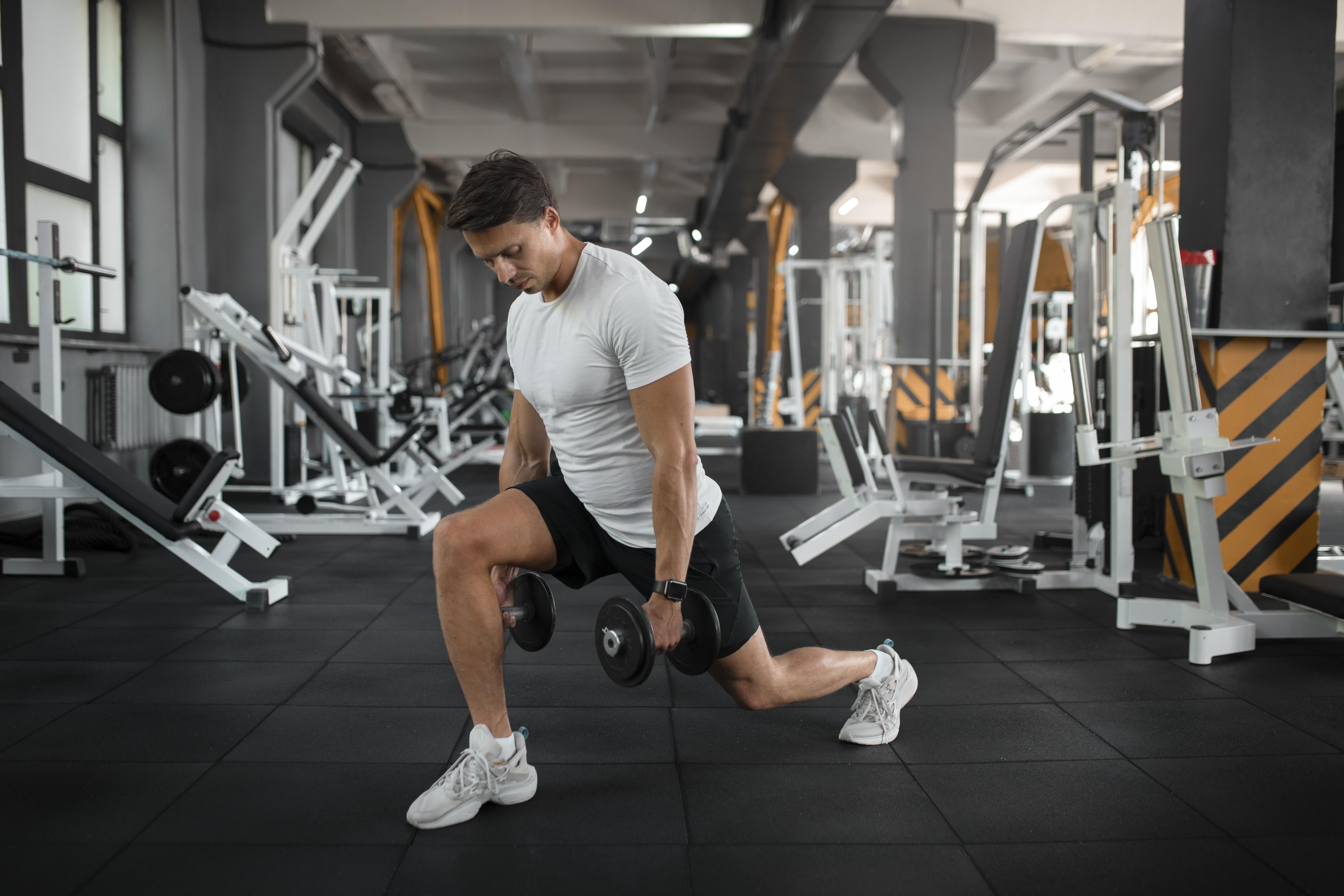 Dumbbell Forward Lunge Power Move