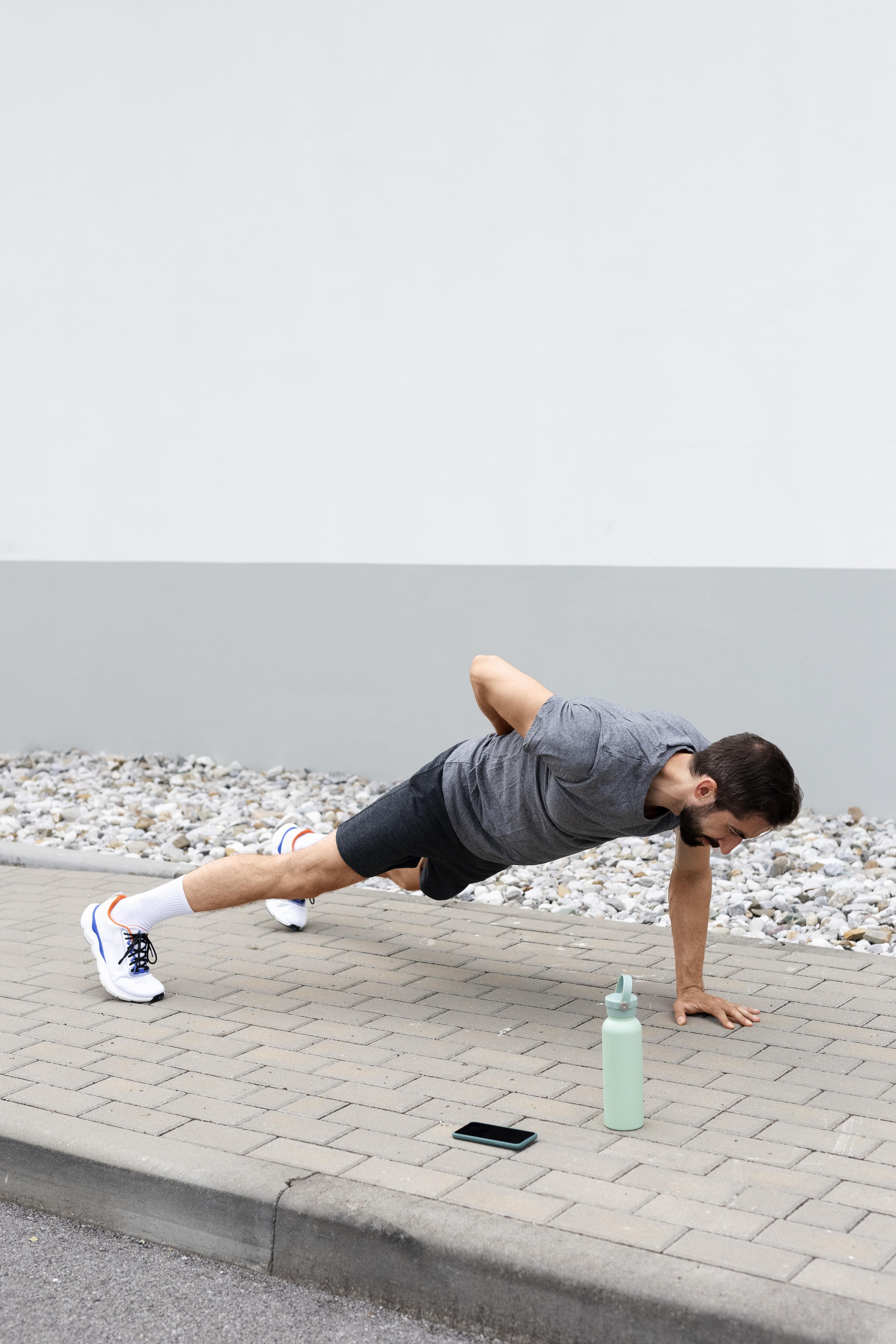 Plank Into Lunge – Sculpt Your Core & Legs in One Smooth Motion!